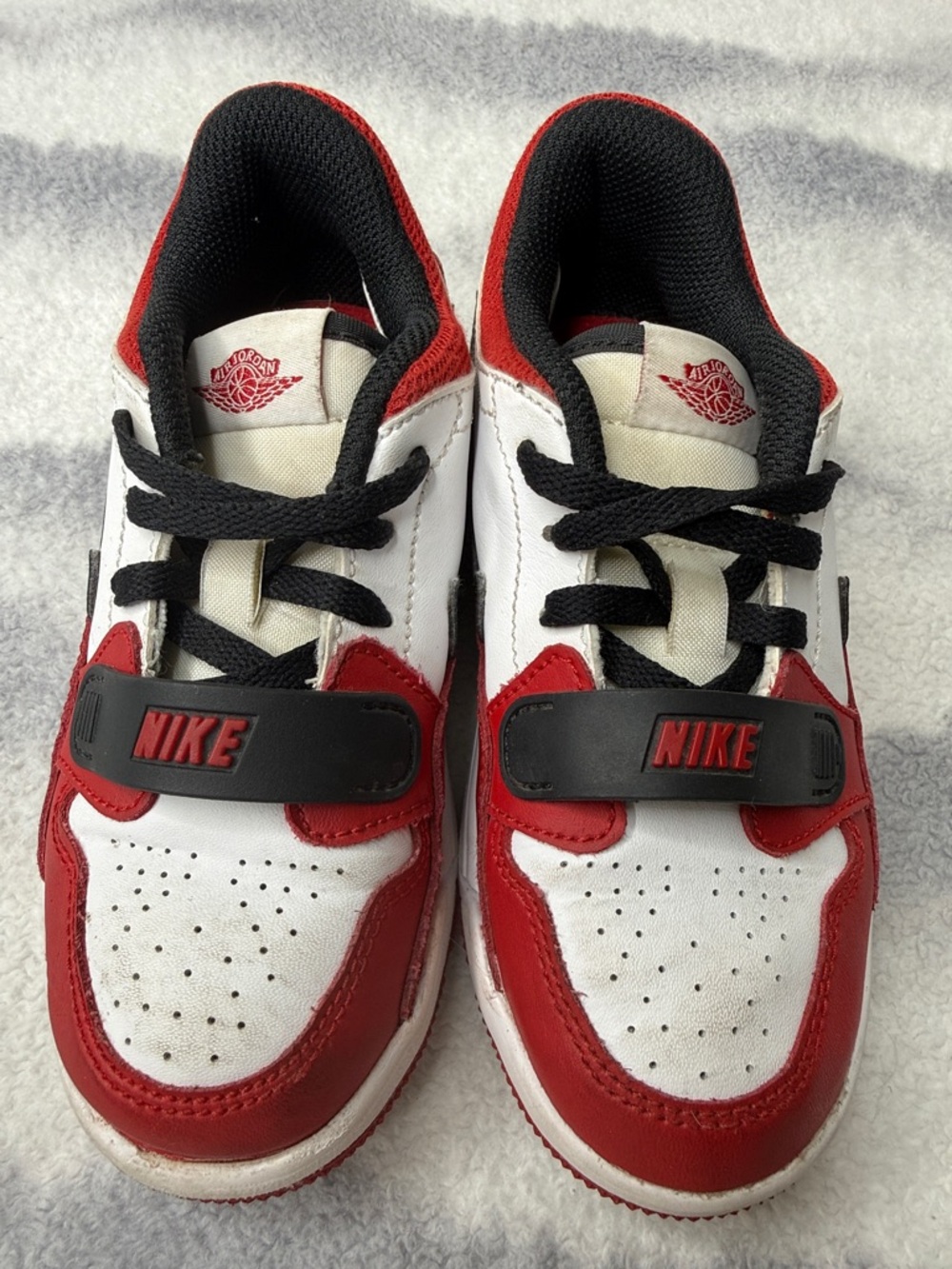 Nike Kids White, Red & Black Low-Top Sneakers with Velcro Strap